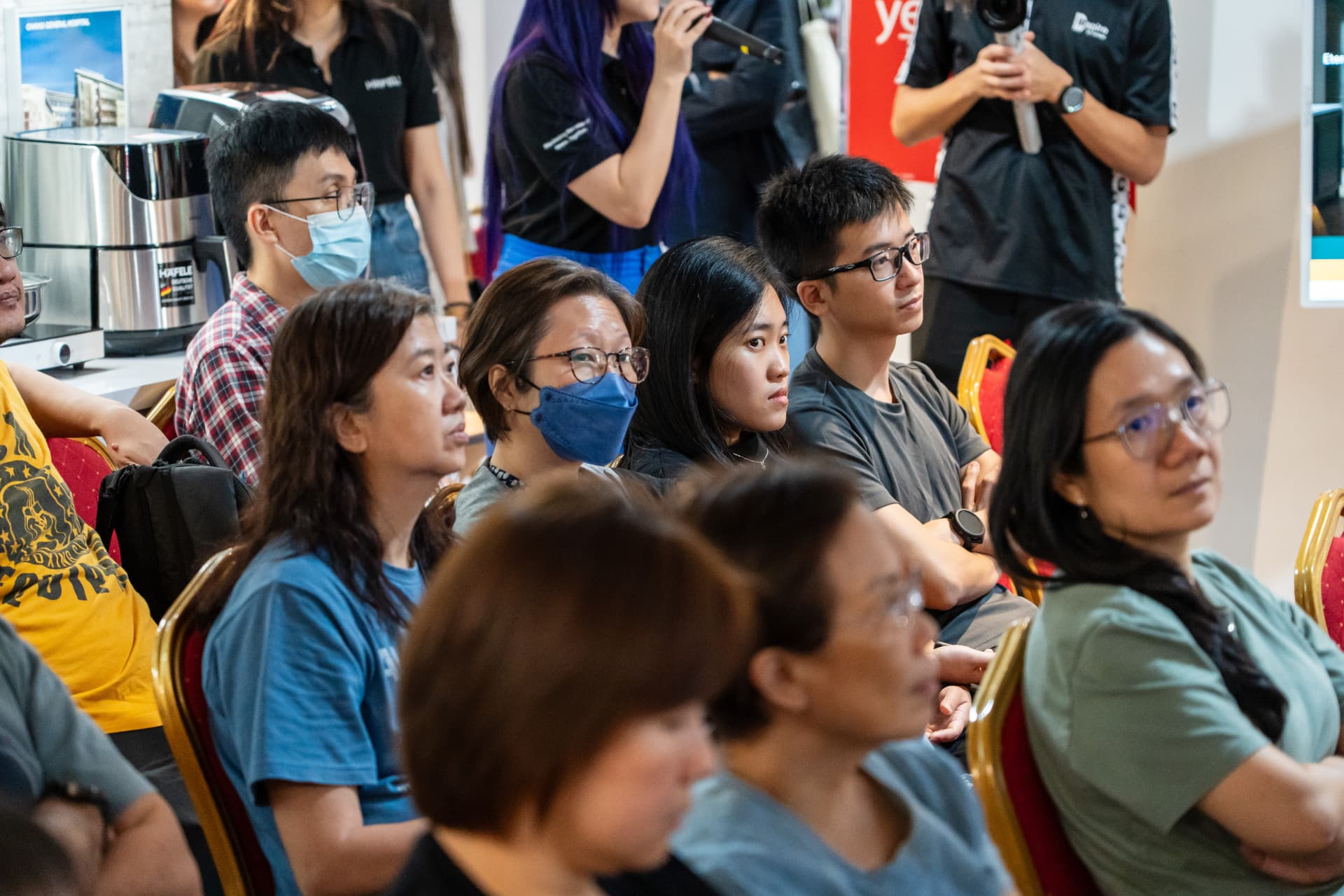 A focused audience listening intently at a Reno Master seminar