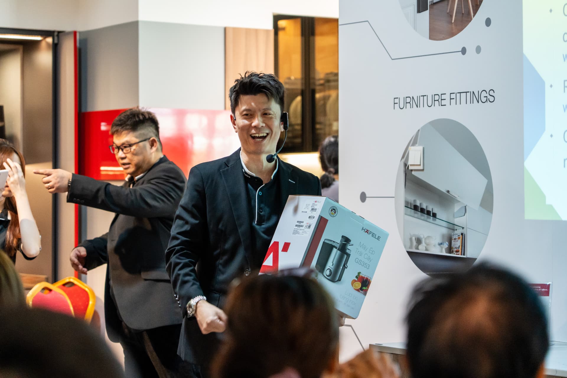 Russell Chin presenting a Häfele juicer extractor prize to the audience